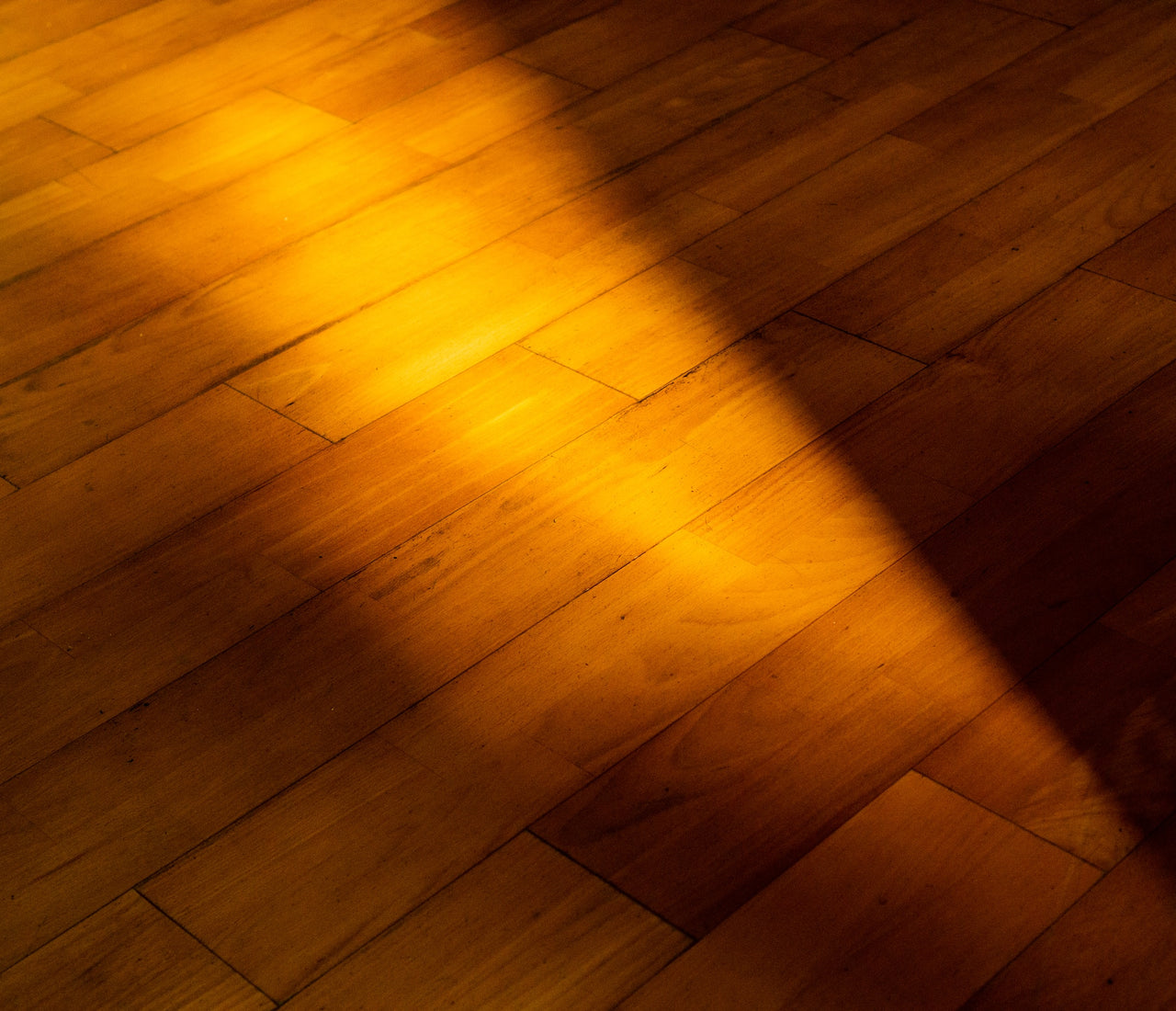 4 Essential Tips for Successful Installation and Care of Hardwood Floo