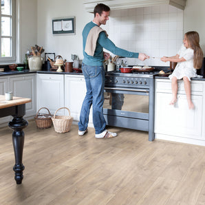 Quick Step Classic Havana Oak Natural With Saw Cuts 8mm Laminate Flooring CLM1656