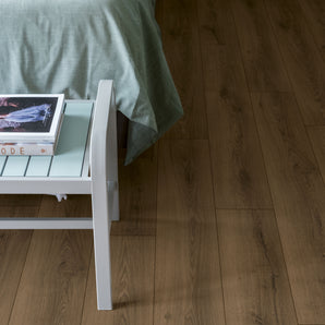 Quick Step Classic Warm Brown Oak 8mm Laminate Flooring CLM5789