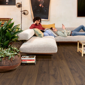 Quick Step Classic Peanut Brown Oak 8mm Laminate Flooring CLM5800