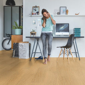 Quick Step Alpha Bloom Pure Oak Honey LVT Flooring AVMPU40098 - SAMPLE