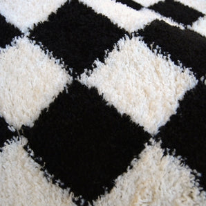 Snug Checks Mono Rug